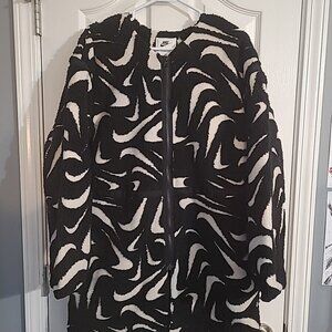 Nike Therma-FIT Sportswear Women's Small Black White High-Pile Jacket FV8025-010